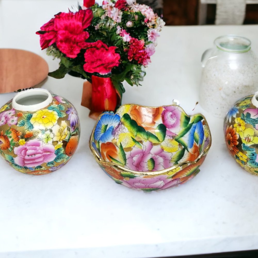 Vintage Chinese Ginger Jar Colorful Famille Rose Vase W/ Flowers & Gold Trim - Picture 7 of 9